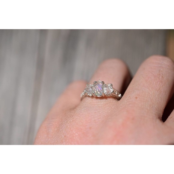 Raw Crystal Ring, Raw Stone Ring, Rings for Women, Stacking Ring, Raw Ge… - Picture 3 of 4